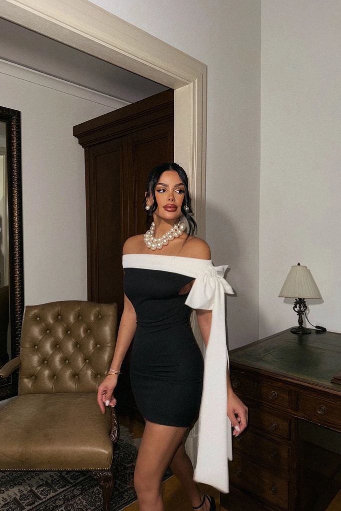 Fustan i Shkurtër i Zi me Fjongo